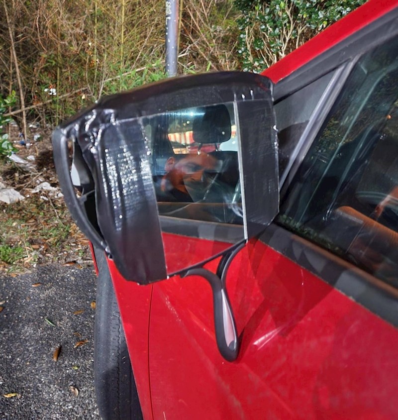 "Prijatelju se razbio retrovizor pa je improvizirao..."