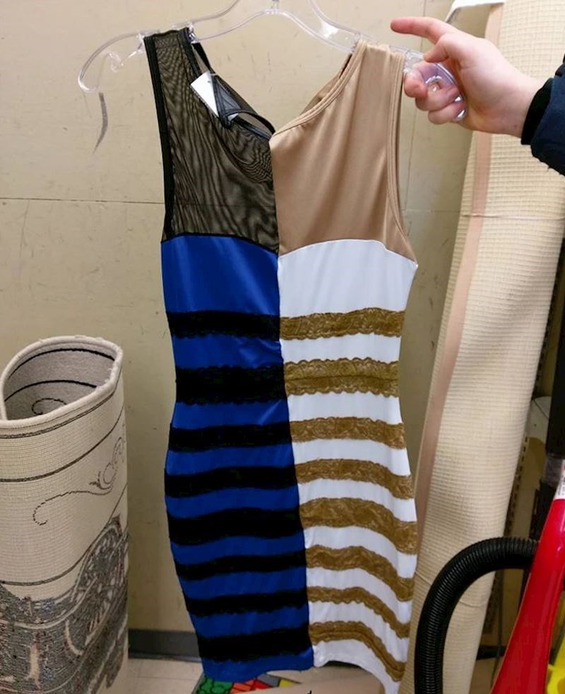 3. Kad kupite ovu haljinu više nema dileme koje je boje kad su obje boje na njoj