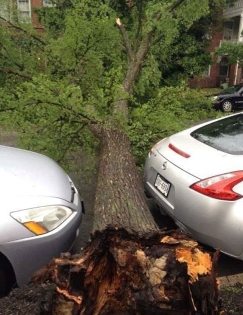 Ovi ljudi stvarno nisu mogli bolje parkirati.