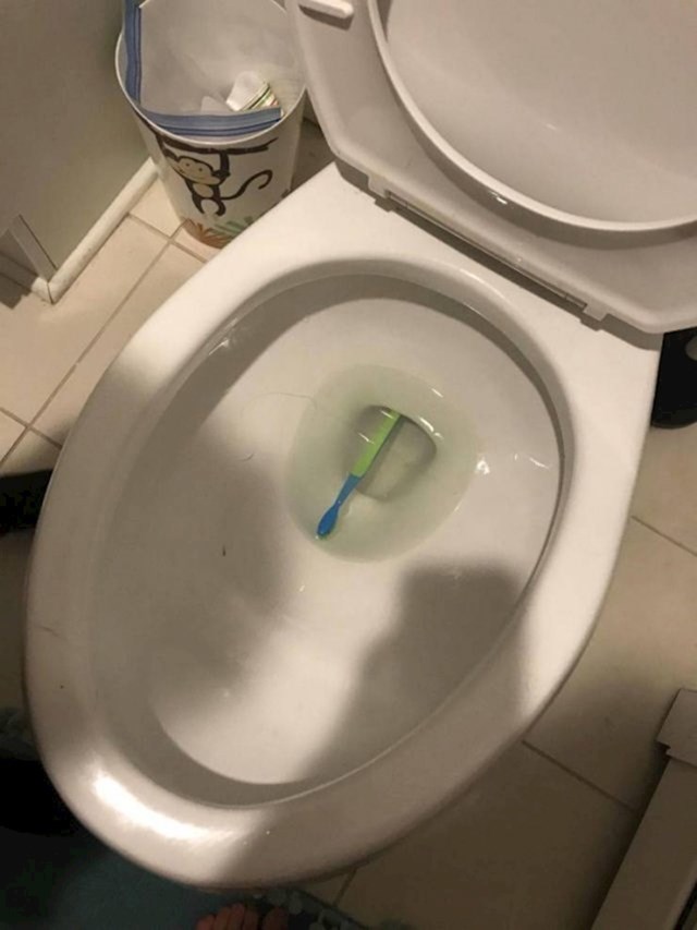 A samo je htio oprati zube...