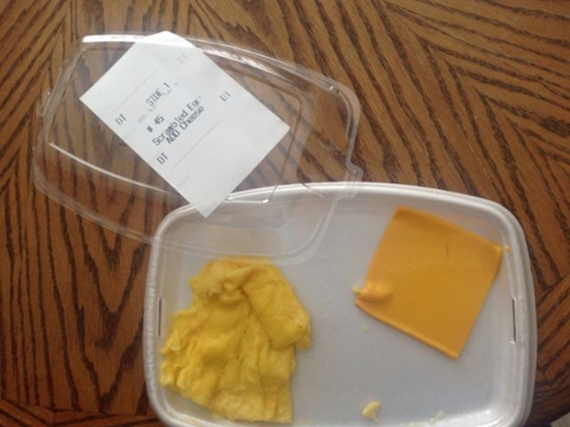 5. Na narudžbi je pisalo da dodaju sir...