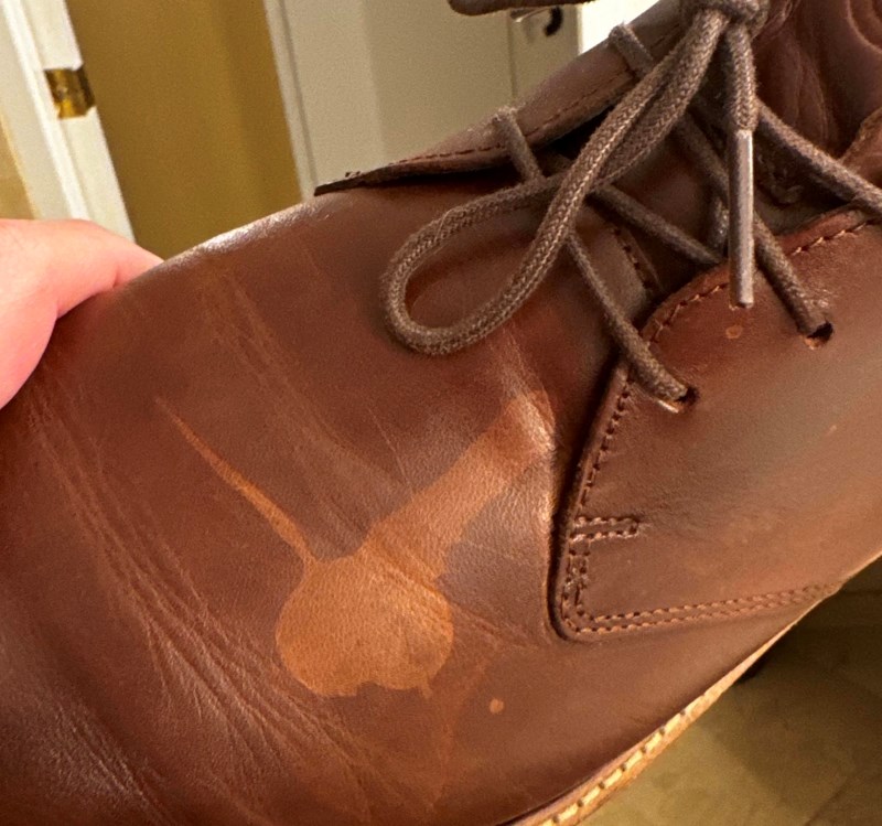 "Dezinficirala sam ruke i kapljica sredstva je kapnula na moje nove čizme."