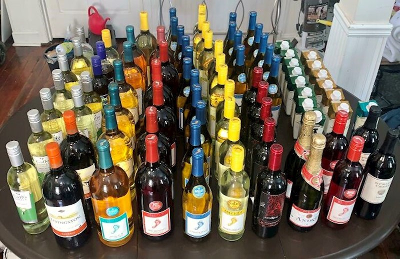 19. Žena je pronašla neotvorena vina i smatrala da bi bilo pogrešno ne uzeti ih sve sa sobom