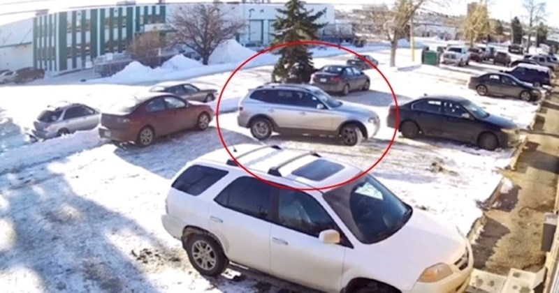 Nadzorna kamera snimila urnebesnu scenu, pogledajte muku vozača dok se pokušava izvesti s parkinga