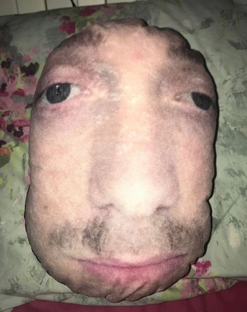 "Htio sam djevojci pokloniti jastuk s mojim likom povodom odlaska na fakultet..."