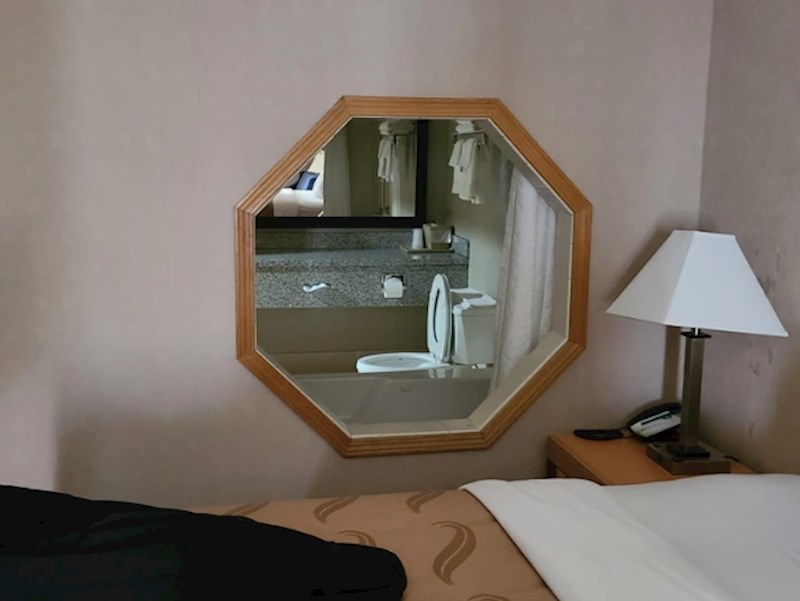 8. Ova hotelska soba