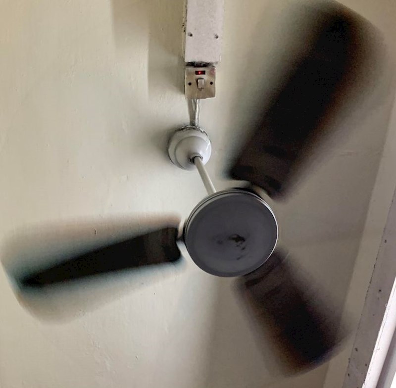 3. "Da biste upalili ventilator trebate riskirati gubitak ruke"