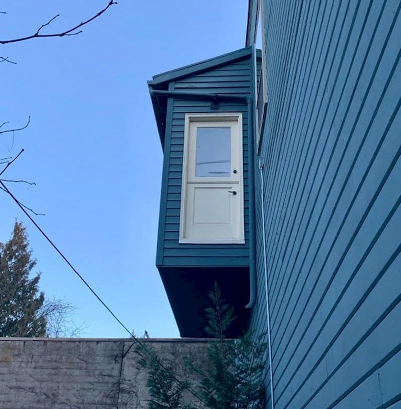 12. Vrata koja doslovce ne vode nikuda 😅