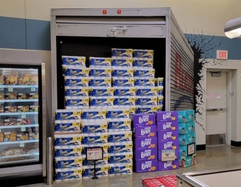 10. "Moja lokalna trgovina ima izložbeni prostor koji izgleda kao da je kamion probio zid."