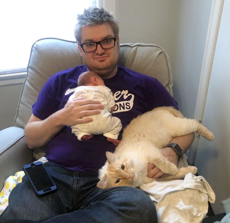 4. "Naravno da je malo ljubomoran pa želi još više pažnje otkad smo doveli bebu doma"