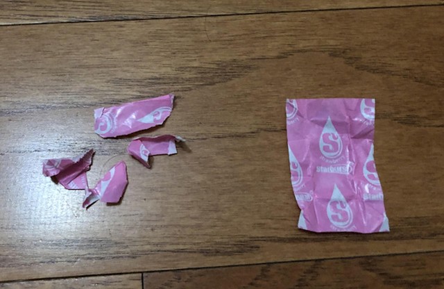 14. Neki jednostavno moraju poderati papiriće, a drugi ih izravnati