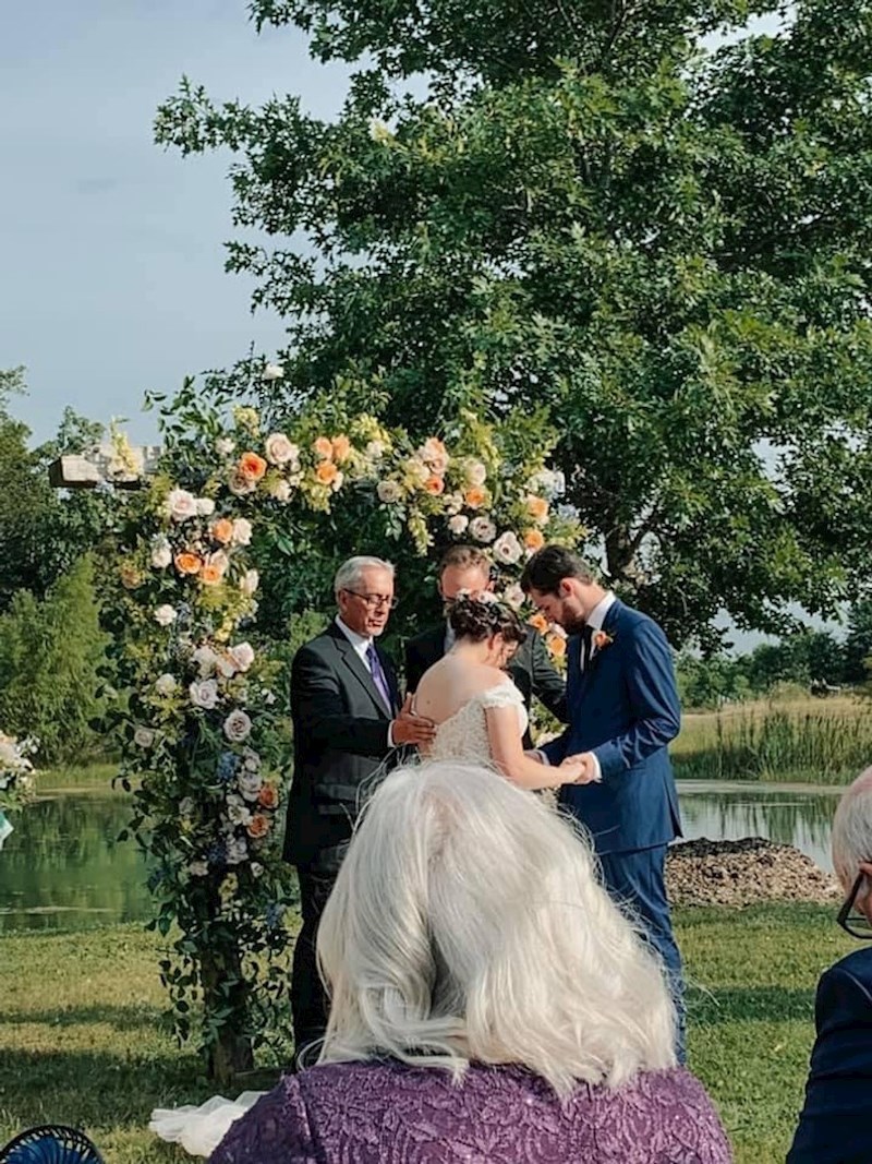 5. "Neka neobična vjenčanica"