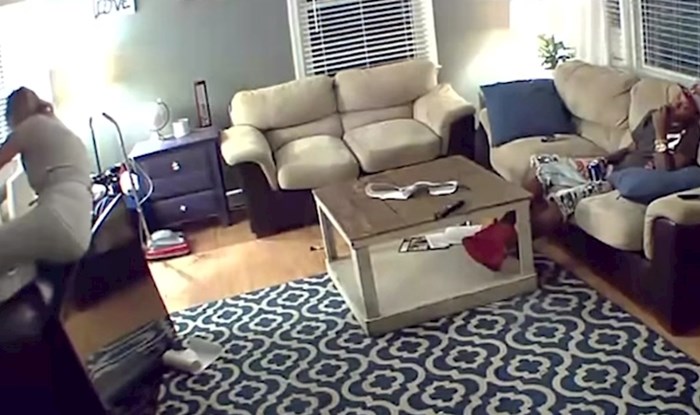 Nadzorna kamera snimila "bolnu" scenu, pogledajte što se dogodilo dok je žena postavljala novi TV