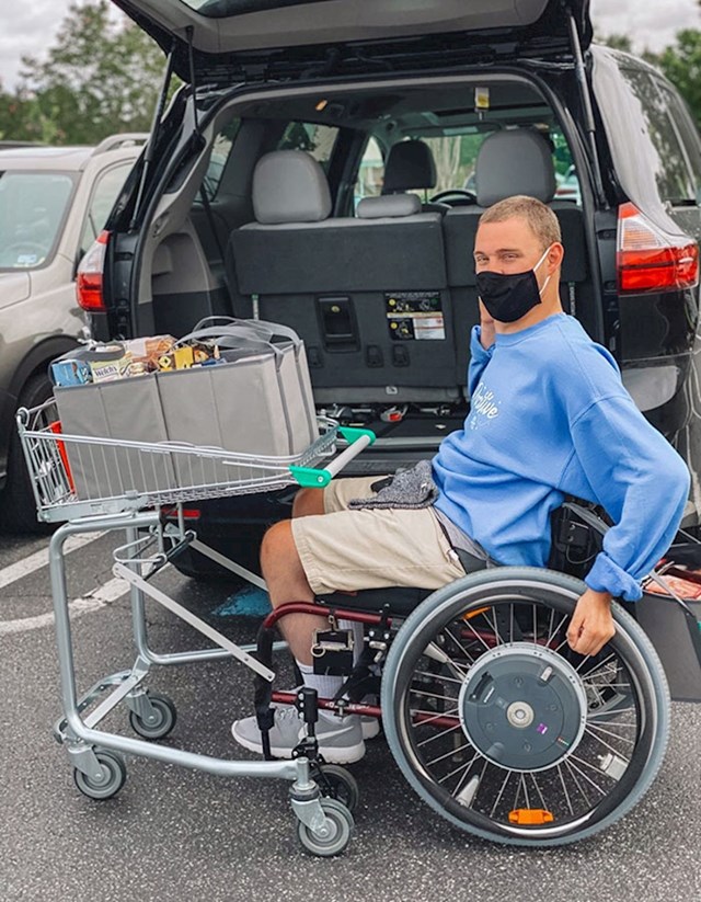 19. Kolica koja su prilagođena osobama s invaliditetom