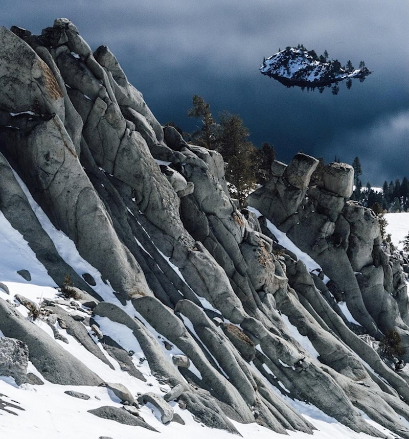 5. "Nakon što smo vidjeli ovu fotku, učinilo nam se kao da onaj otok lebdi..."