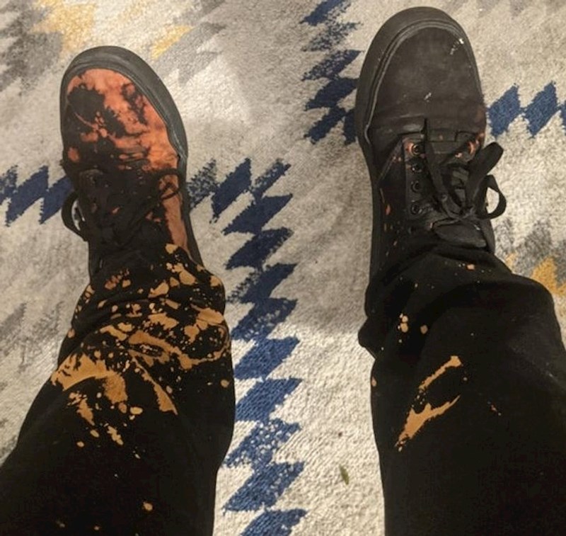 10. "Ima li još ljudi ili sam ja jedini nesretnik koji se zalijao izbjeljivačem?"