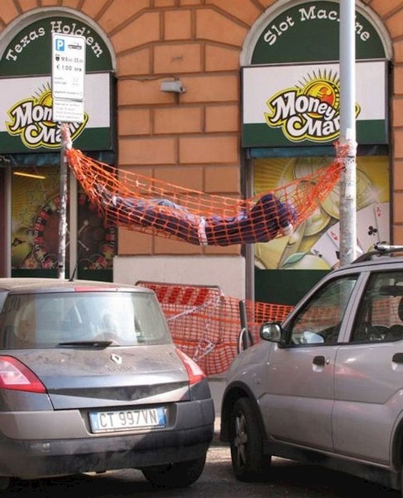 Tko zna, možda je baš udobno.