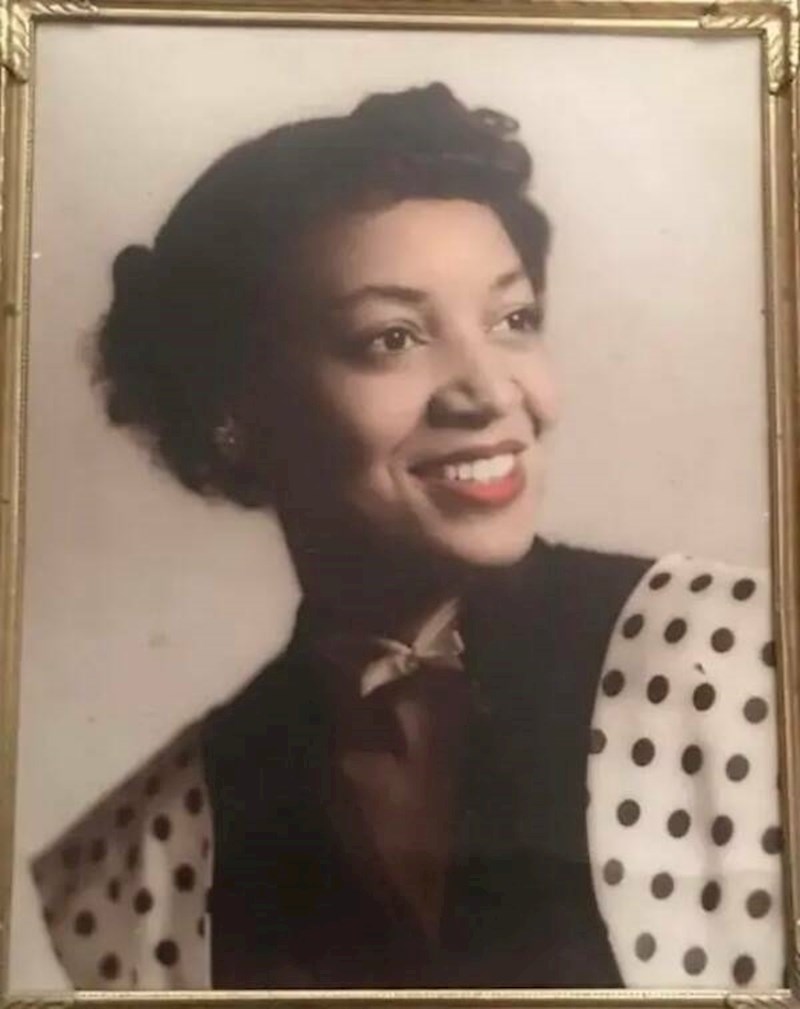 "Ovo mi je najdraža fotografija moje bake, baš je bila predivna"