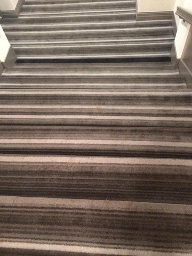3. Najgori mogući tepih na stepenicama...