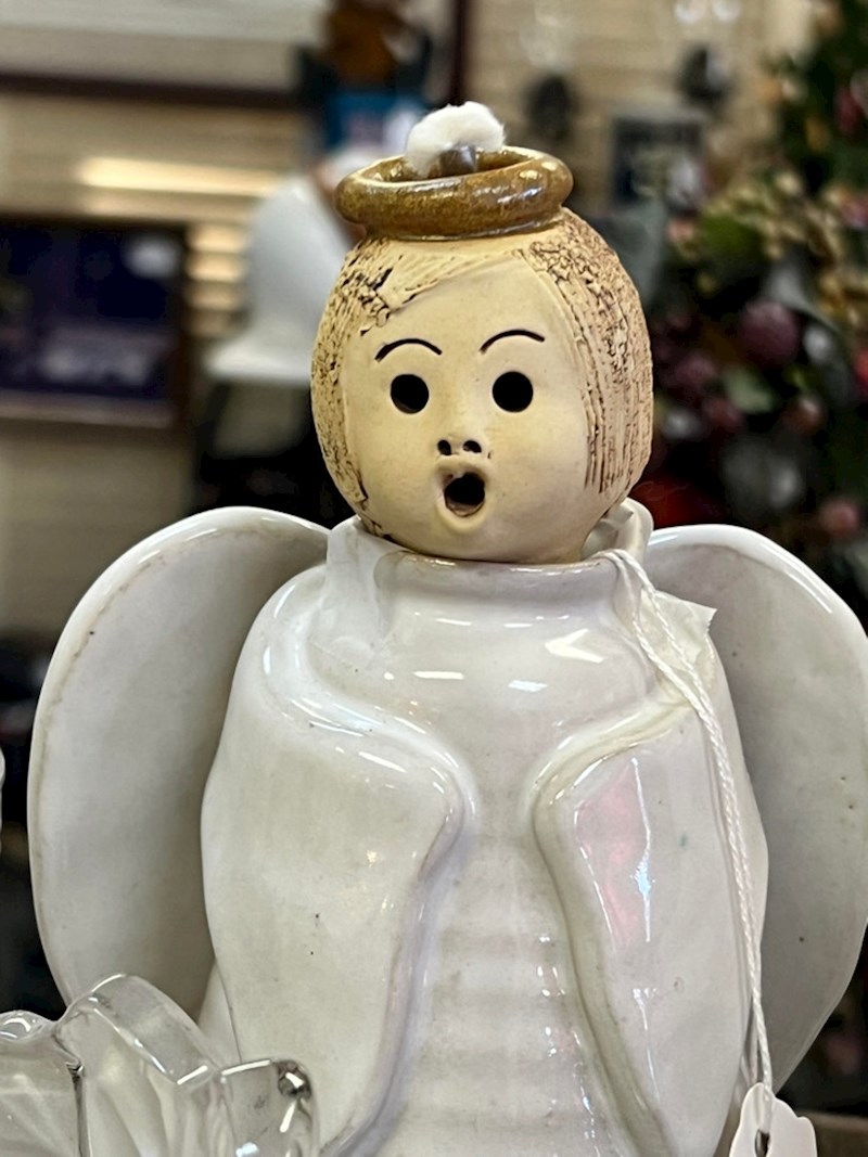 11. Zašto ova figurica izgleda kao da je netko nalijepio glavu s nekog drugog ukrasa?