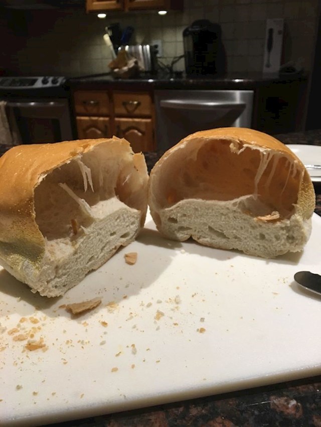 Kupili su kruh, a dobili pola kruha.