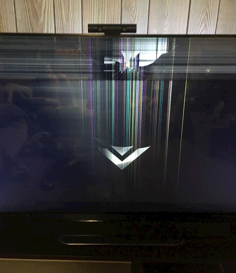 14. "Samo jednu večer nakon što su gosti prespavali kod nas, rekli su nam da su razbili televizor"