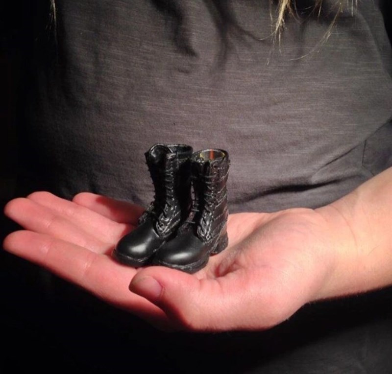 9. "Naivno sam naručila čizme preko interneta."