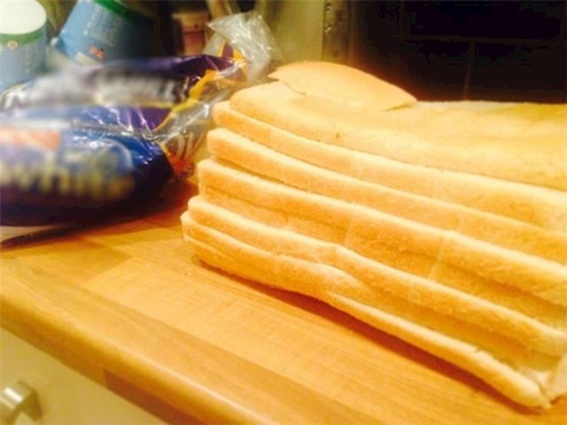 Zanimljivo narezan kruh za toast.
