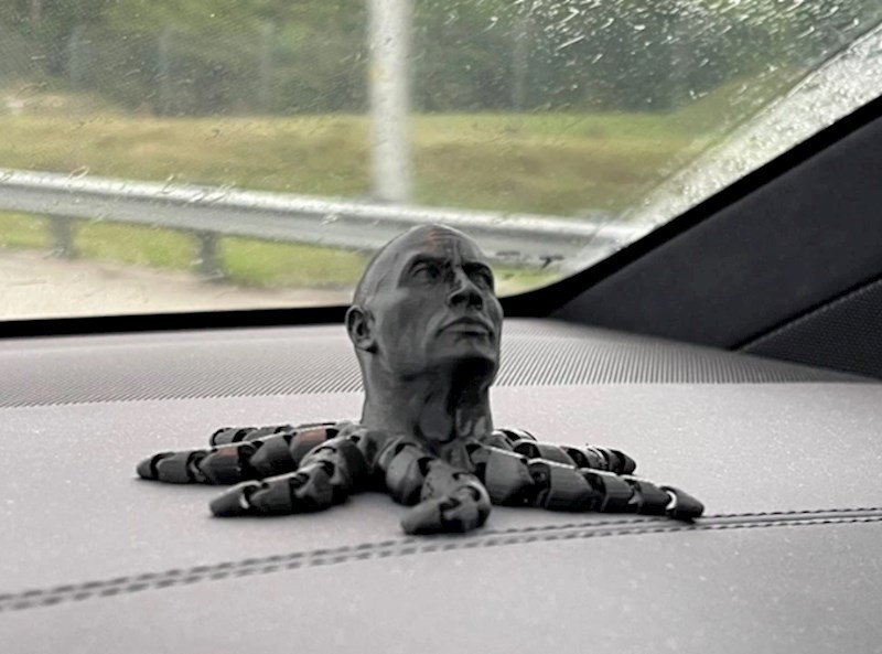 "Moj sin je postao malo previše vješt u 3D printanju, počinje me plašiti sa svojim kreacijama"