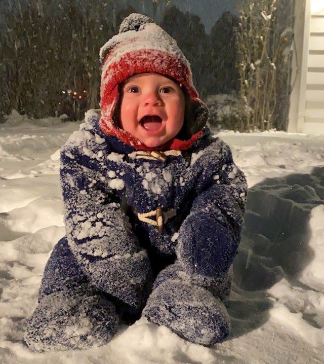 "Reakcija mog sina na prvi snijeg. Bio je toliko sretan da sam skoro zaplakala."