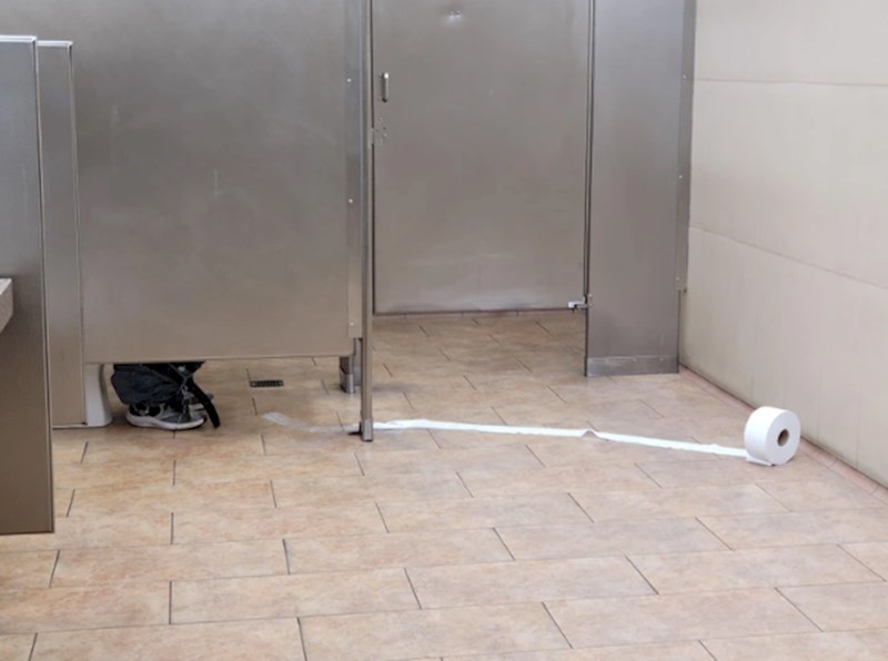 6. "Ne znam o kome je riječ, ali žao mi ga je."