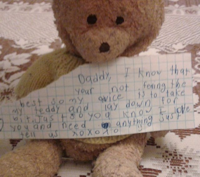 11. "Nisam se osjećao dobro pa mi je kćer ostavila predivnu poruku i donijela svog omiljenog medvjedića kako bih se osjećao bolje"