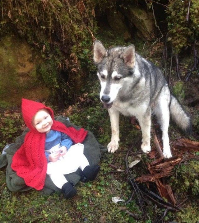 "Moja nećakinja i njezin pas kao Crvenkapica i vuk."