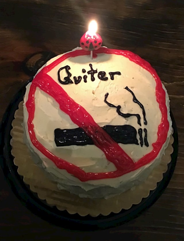 4. "Pokušao mi je napraviti tortu za godinu dana kako ne pušim cigarete"