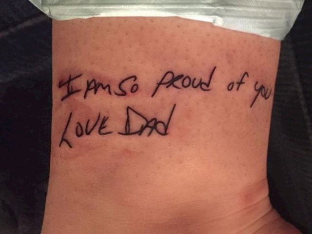 "Moj tata je nedavno preminuo i njemu u čast sam odlučio tetovirati poruku koju mi je napisao kad sam bio u drugom razredu osnovne škole"
