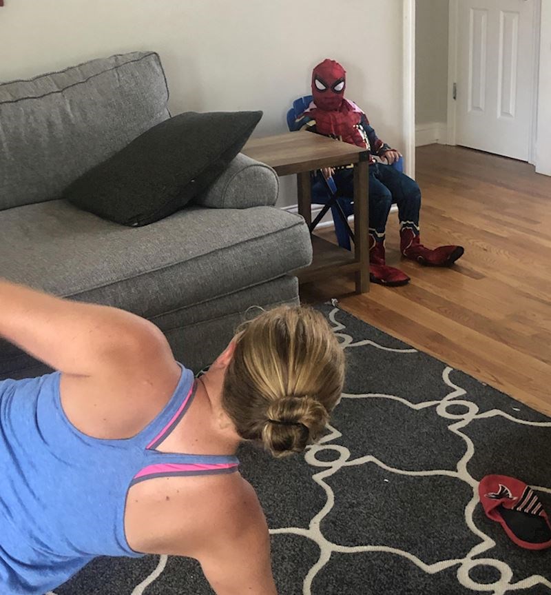 2. "Moja kćer je bila ljuta što smo vježbali pa se obukla u kostim i ovako nas gledala još barem 45 minuta"