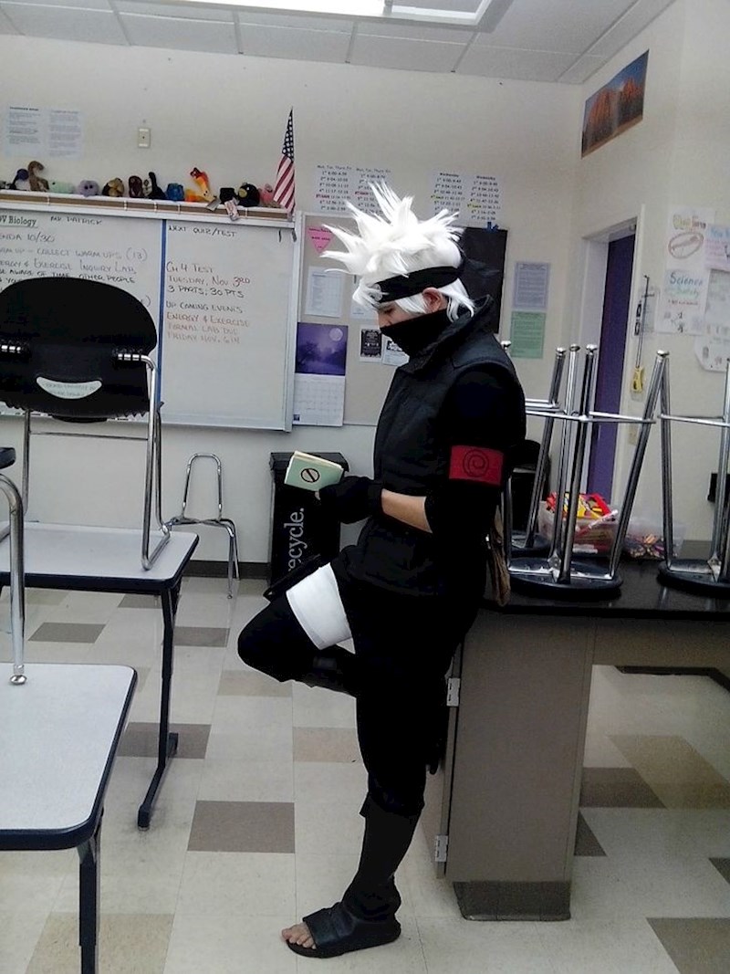 10. Rekao je učenicima da se kostimiraju u svoje junake. Evo njegovog kostima...