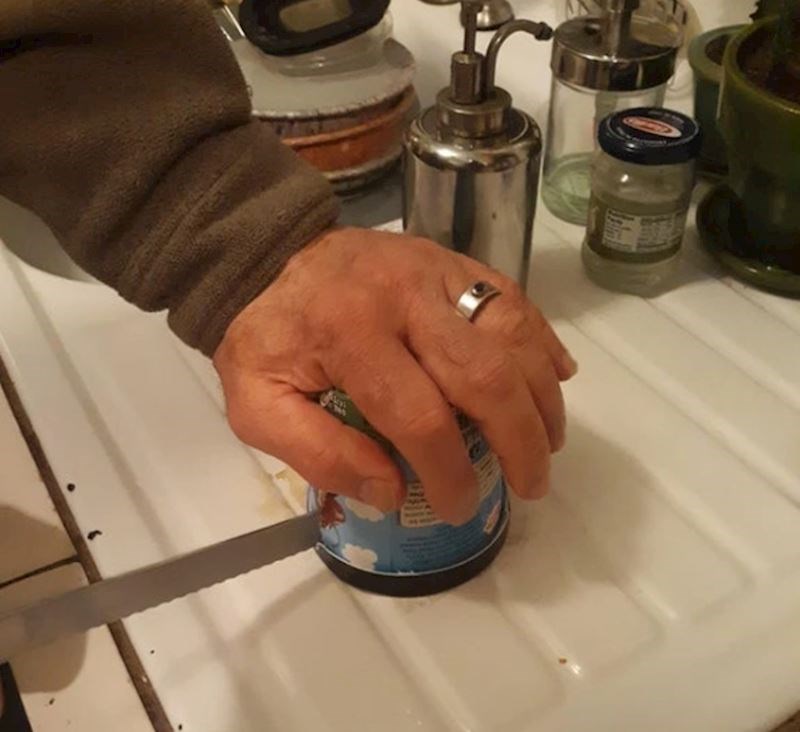 "Ali moj tata koji ovako "otvara" kutiju sladoleda"