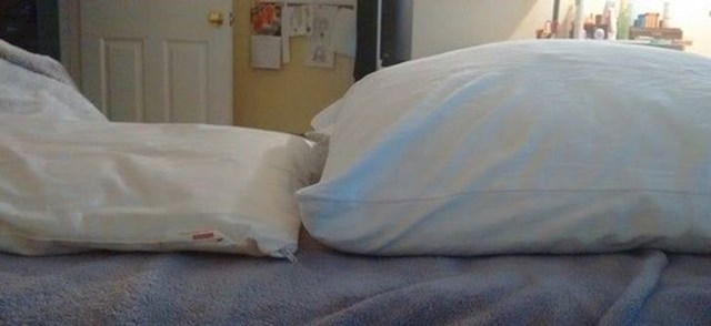 2. "Nedavno sam konačno kupila novi jastuk. Nisam mogla vjerovati kako moj stari jastuk izgleda u usporedbi s novim"