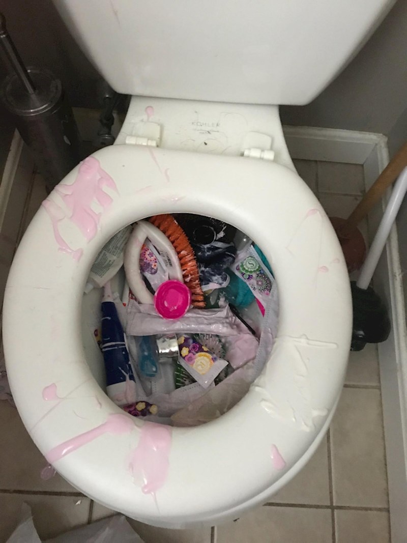 10. "Ostavili smo je samu na PET minuta!!"