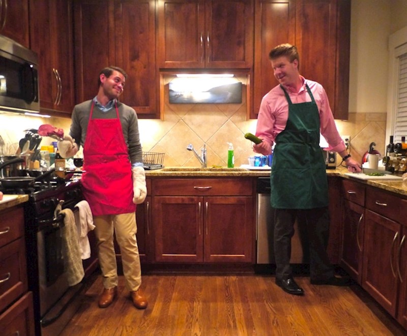 3. "Samo dva cimera koji nemaju djevojke i sami su na Valentinovo. Odlučili smo iskoristiti najbolje od večeri"