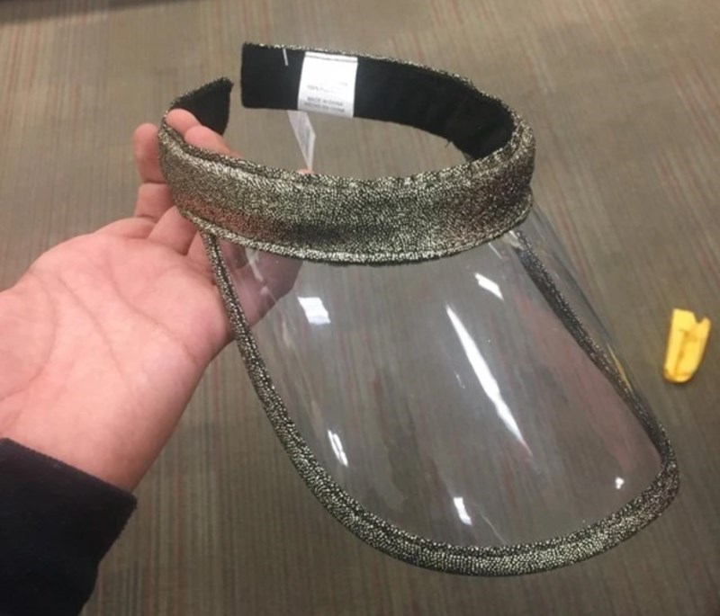 5. "Čemu točno služi ova kapa, jer definitivno neće zaštititi od sunca."