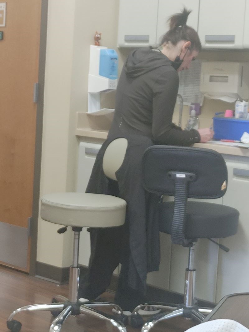 12. Dečko se probudio kod liječnice i vidio ovo, naravno da ga je zbunilo 😃