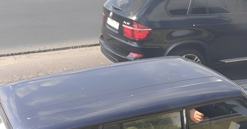 Netko je uslikao totalno bizaran prizor u jednom autu, ovo je gotovo teško za povjerovati