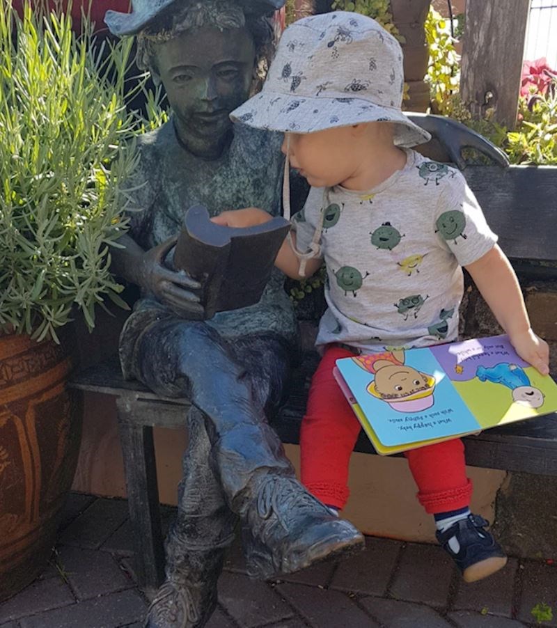 "Rekla je da ovaj "dječak" presporo čita i odlučila mu reći da mora požuriti..."