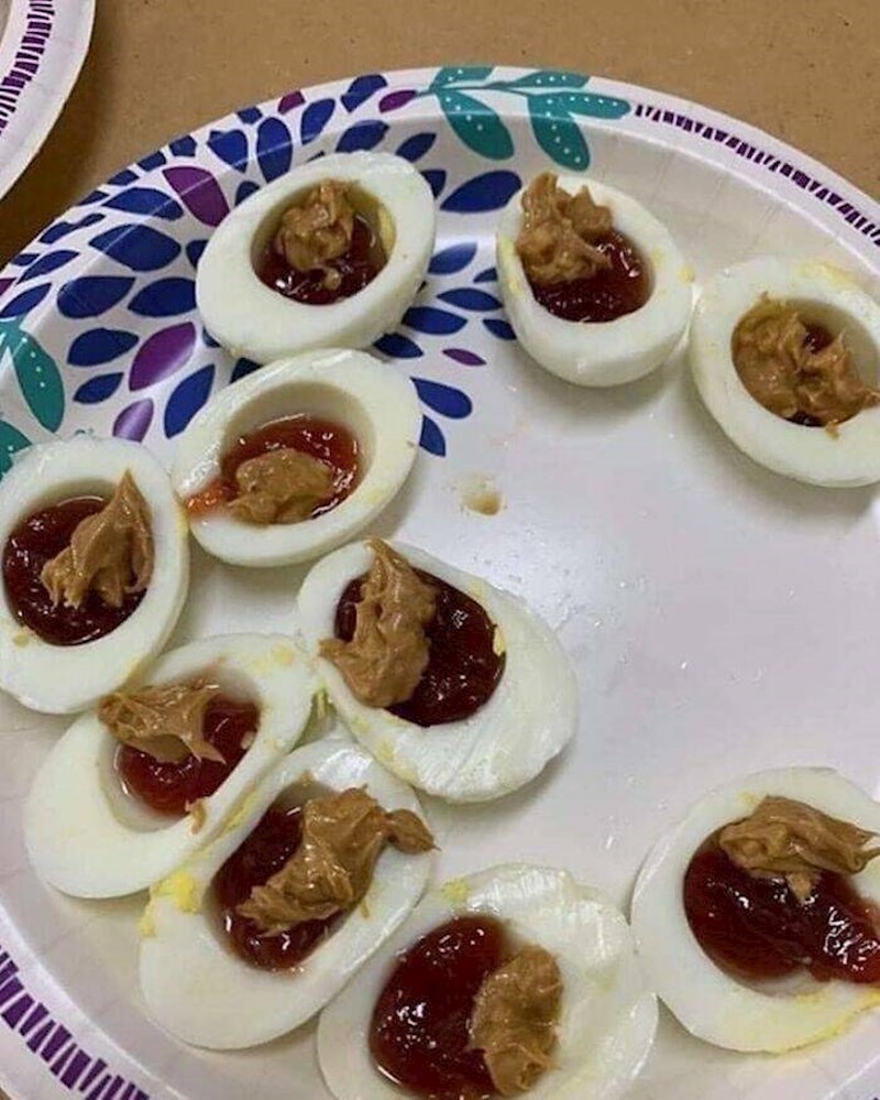 6. Ali ova kombinacija... Kuhana jaja, senf i marmelada!!