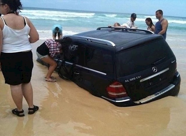 Parkiranje na plaži nikad nije dobra ideja.