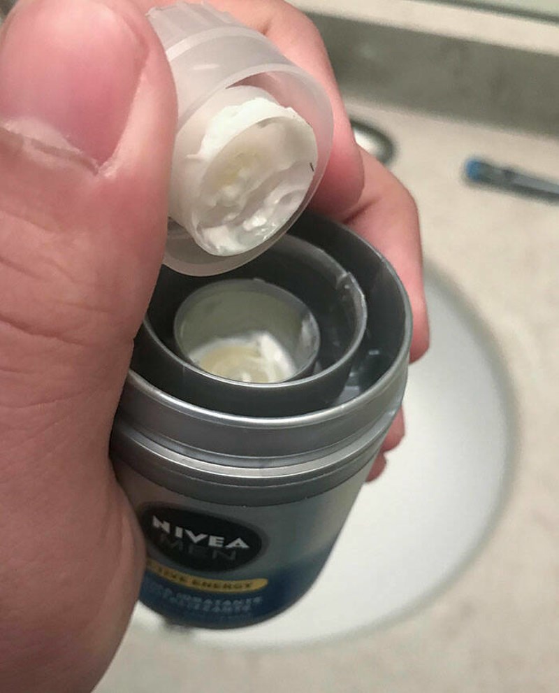 10. "Samo ovo je bilo u novoj bočici losiona."