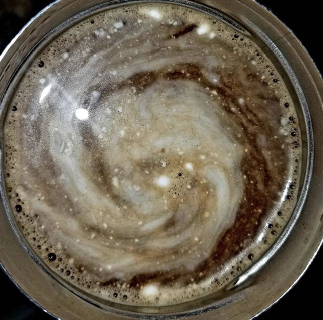 "Moja kava izgleda kao galaksija."