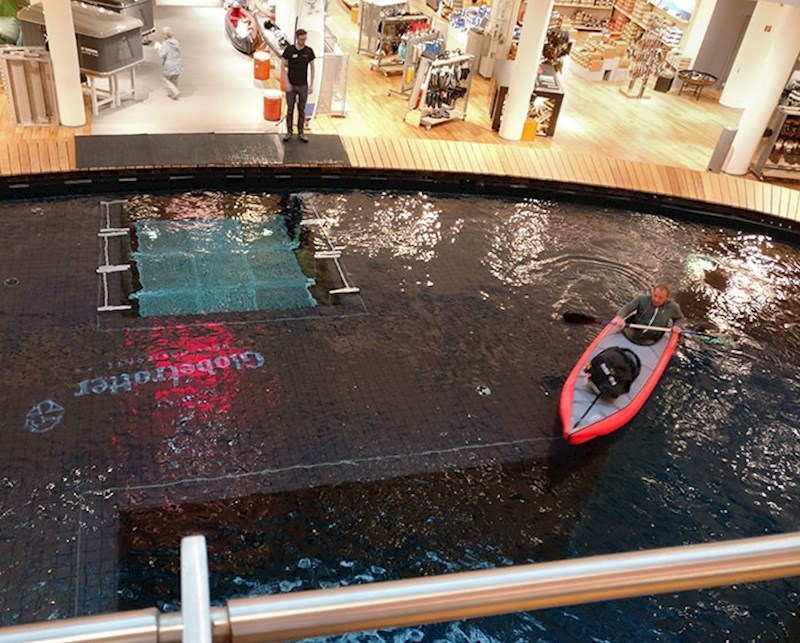 18. Ovaj sportski dućan ima mali bazen za isprobavanje različite opreme